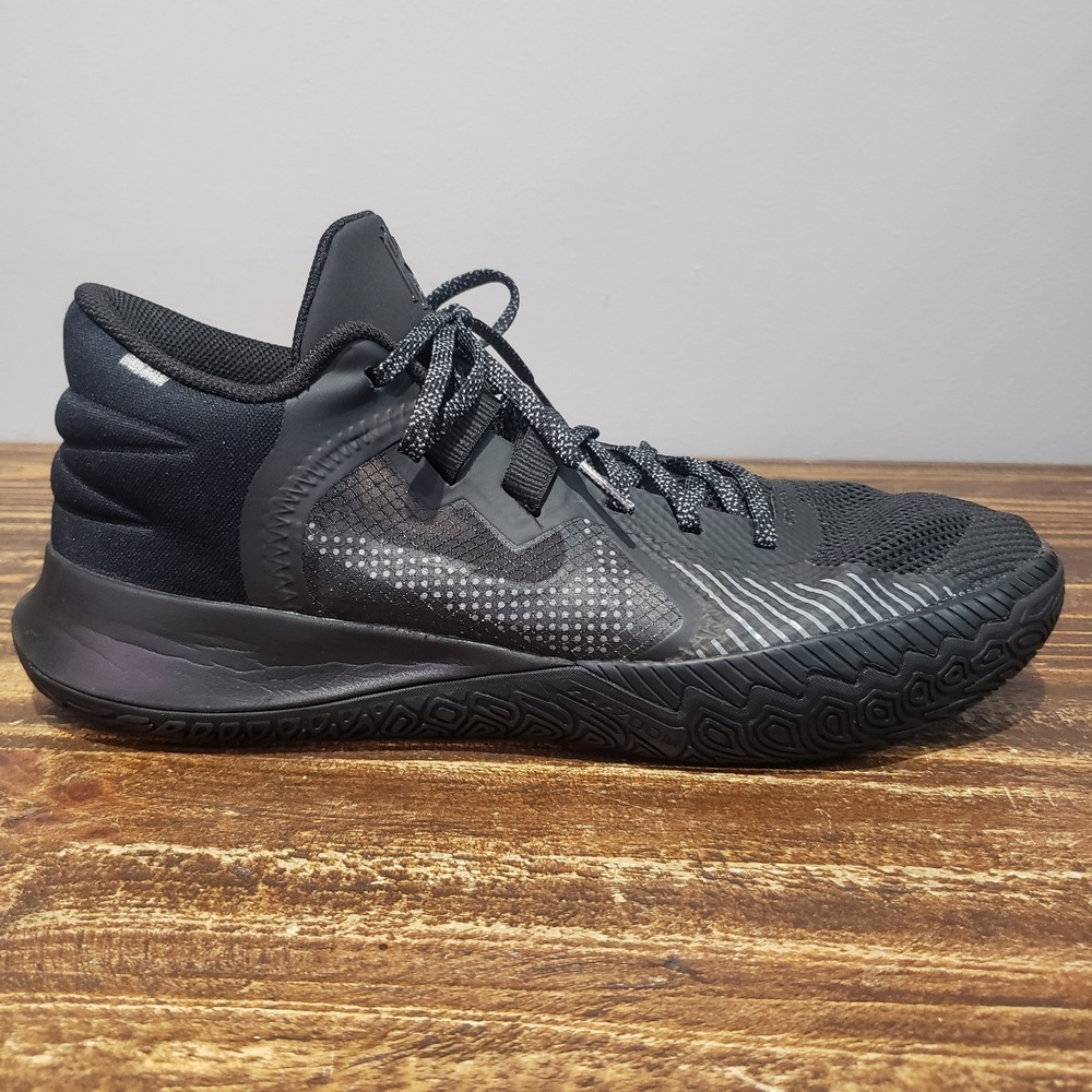 Nike Athletic Sneakers Men 12 Kyrie Flytrap 5 Black Good Low Top CZ4100-004